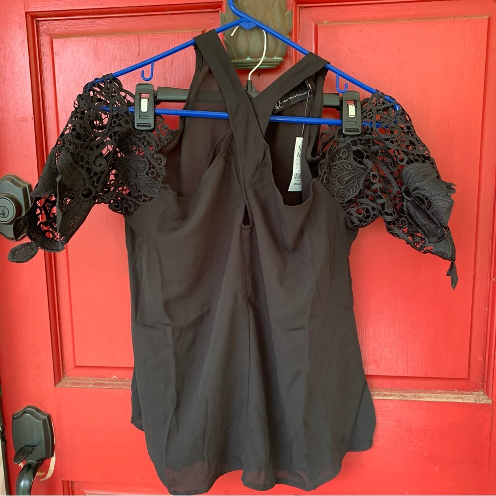 🎊 New York & Company Crochet Sleeve Criss Cross Blouse - Picture 4 of 7